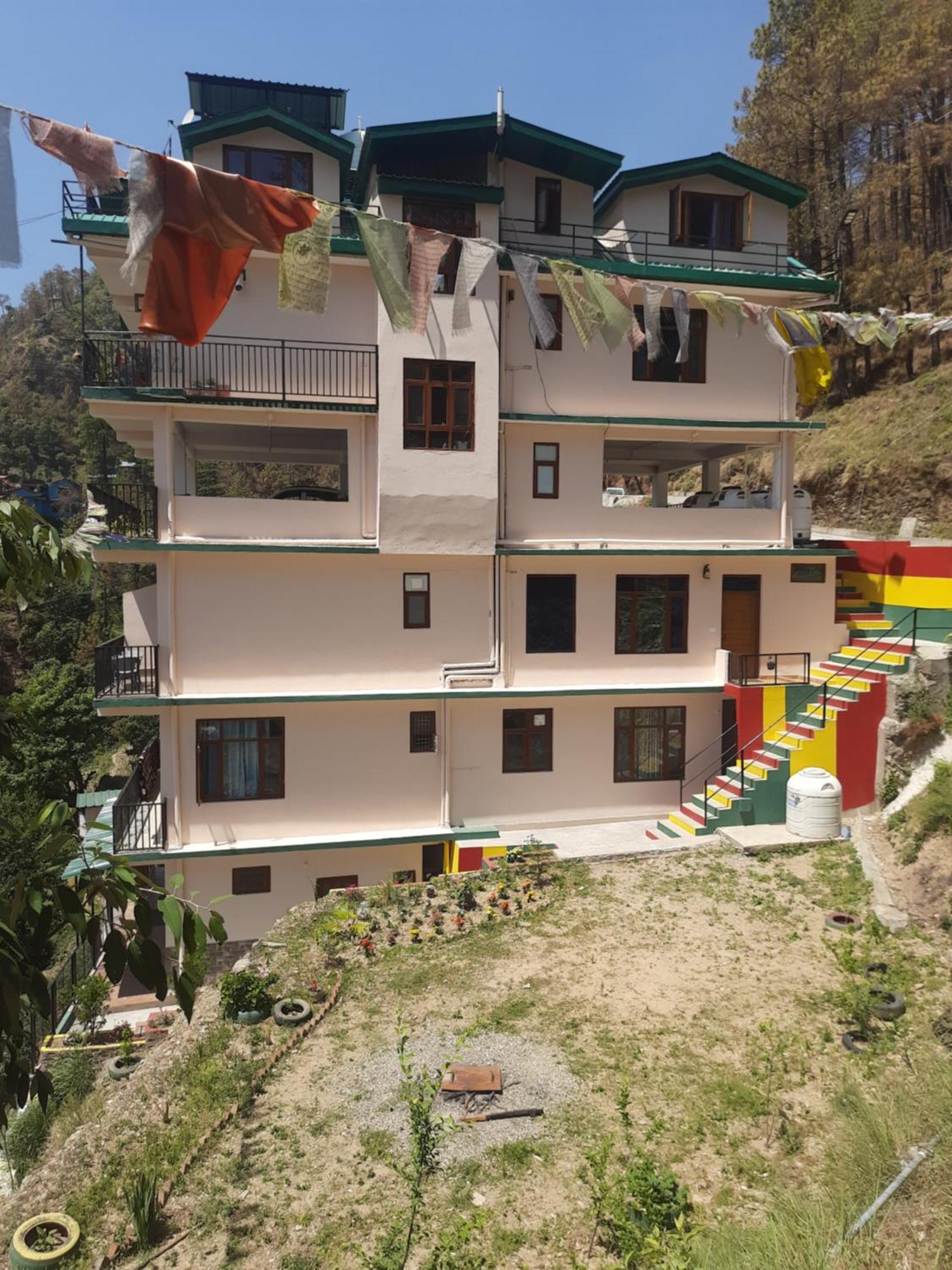 Aagaman Woods Apartment Шимла Екстериор снимка